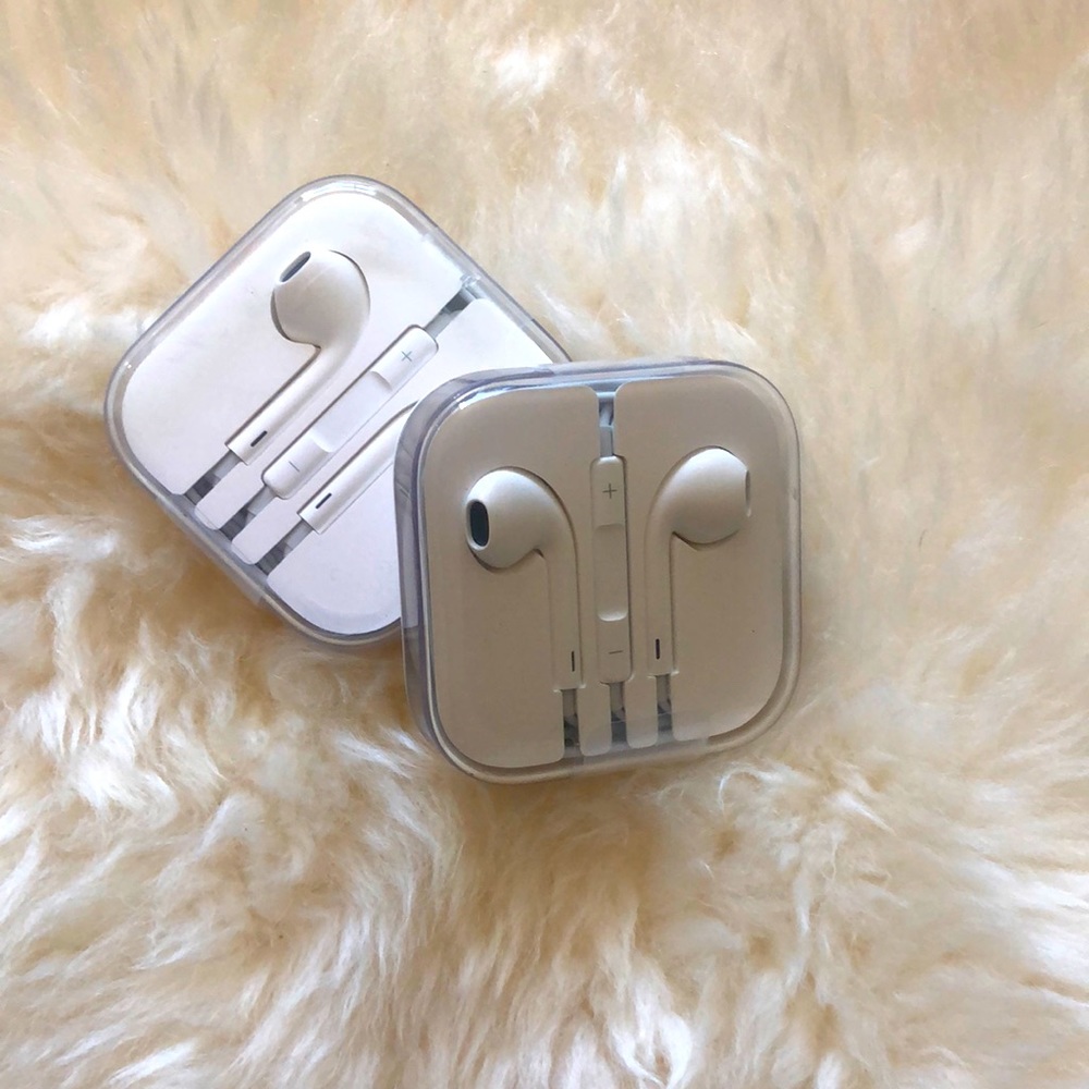 Apple earpod wired earphones with 3.5 mm jack.